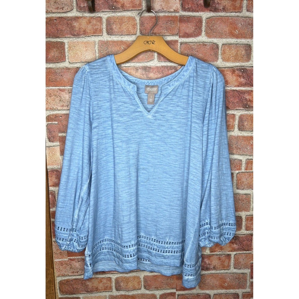 Chicos Light Blue Slub Knit Ladder Stitch Crochet Trim V-Neck Blouse Top Size 1